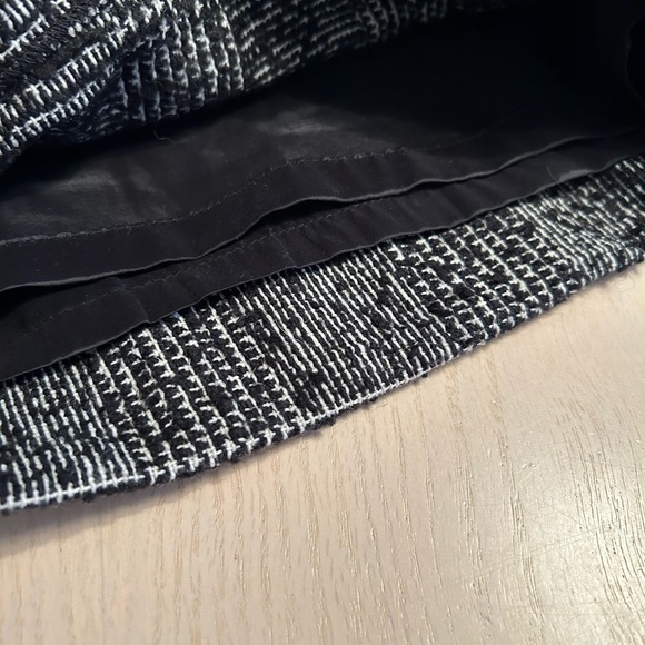 Express Shorts - Picture 9 of 9